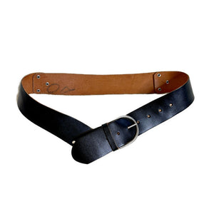 Asymmetric angle leather belt