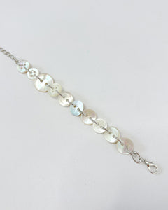 Mother of pearl buttons bracelet