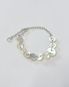 Mother of pearl buttons bracelet