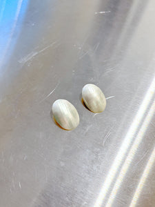 Pearlescent sea shell clip earrings