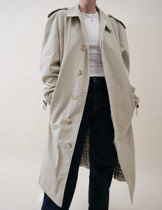 The classic belted trenchcoat