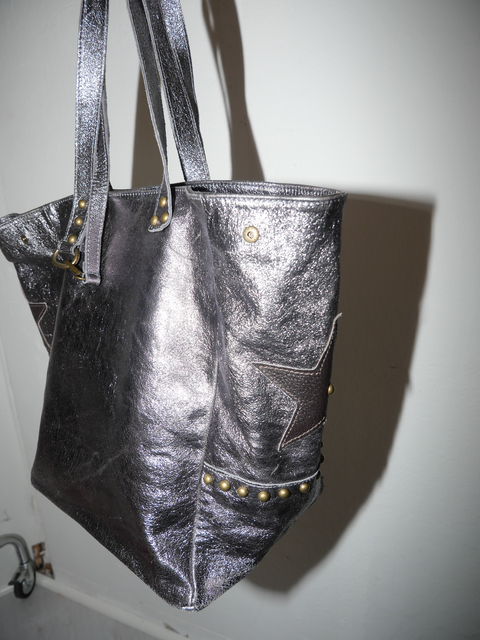 s0118 metallic leather tote with stars