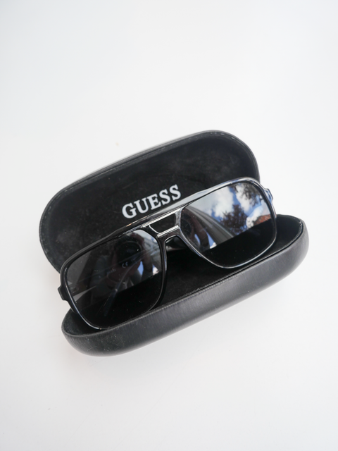 2000's GUESS pilot sunnies