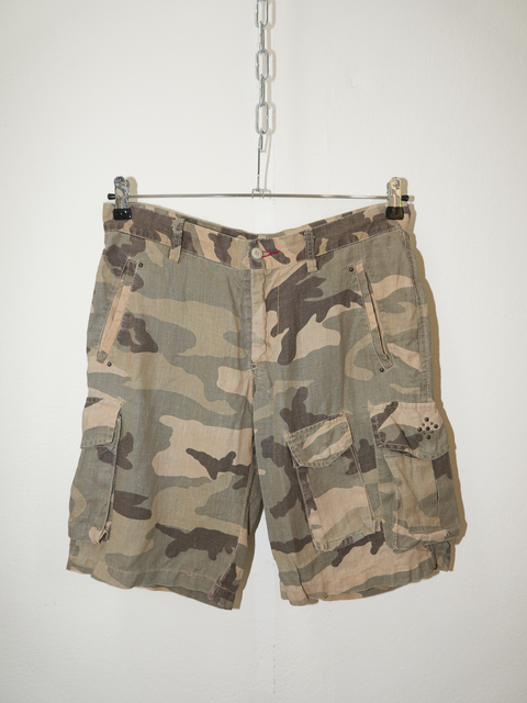 2000'S camo cargo shorts
