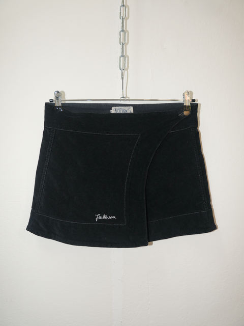 2000’s black velvet wrap mini skirt