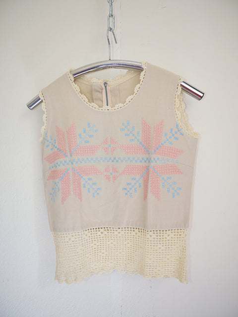 1950's embroidered crochet trim top